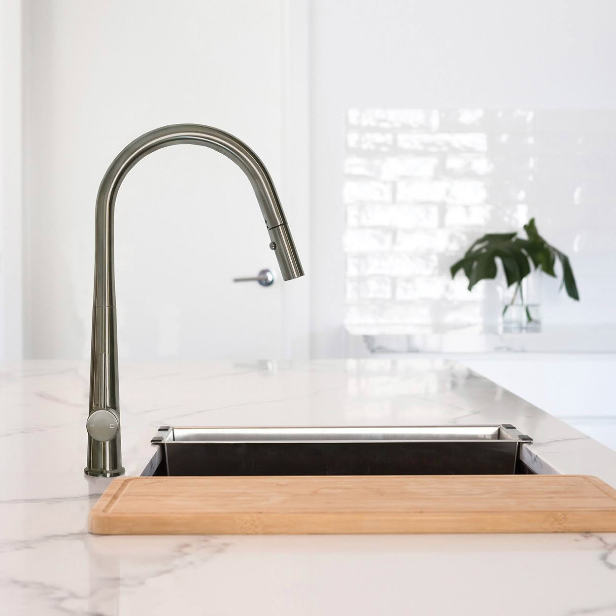 Apollo Gooseneck Pull Out Sink Mixer  Chrome